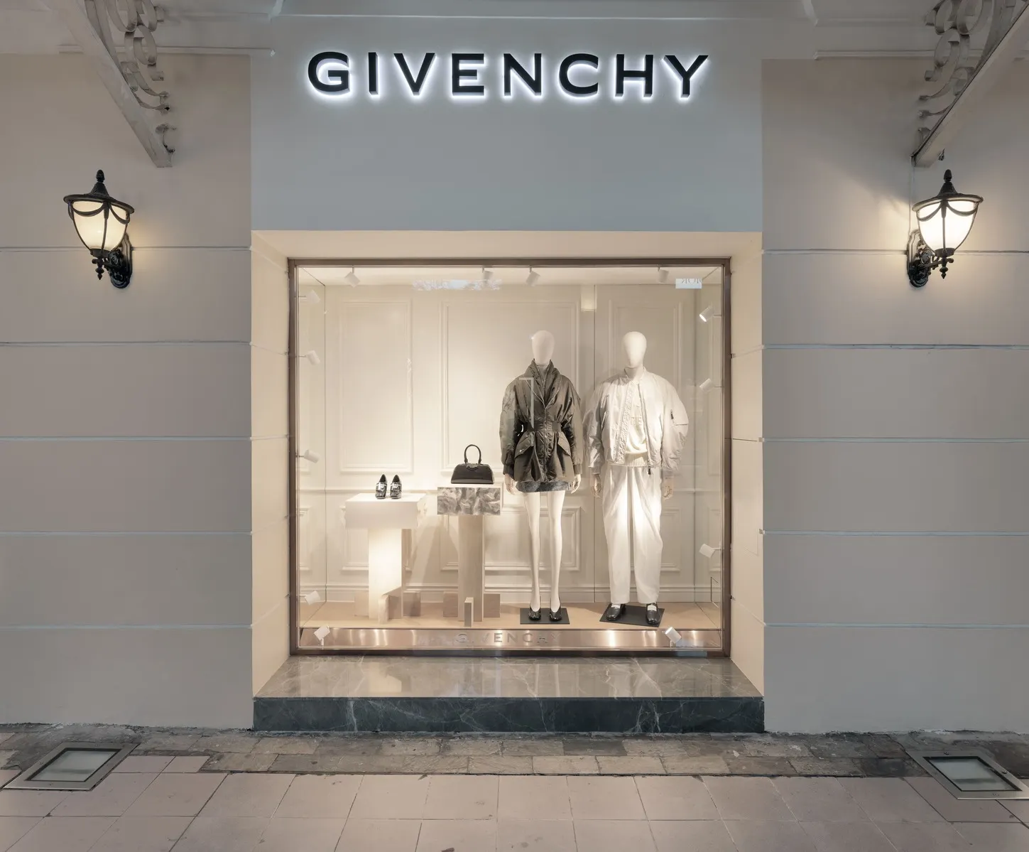 Của hàng Givenchy tại SIS Continental