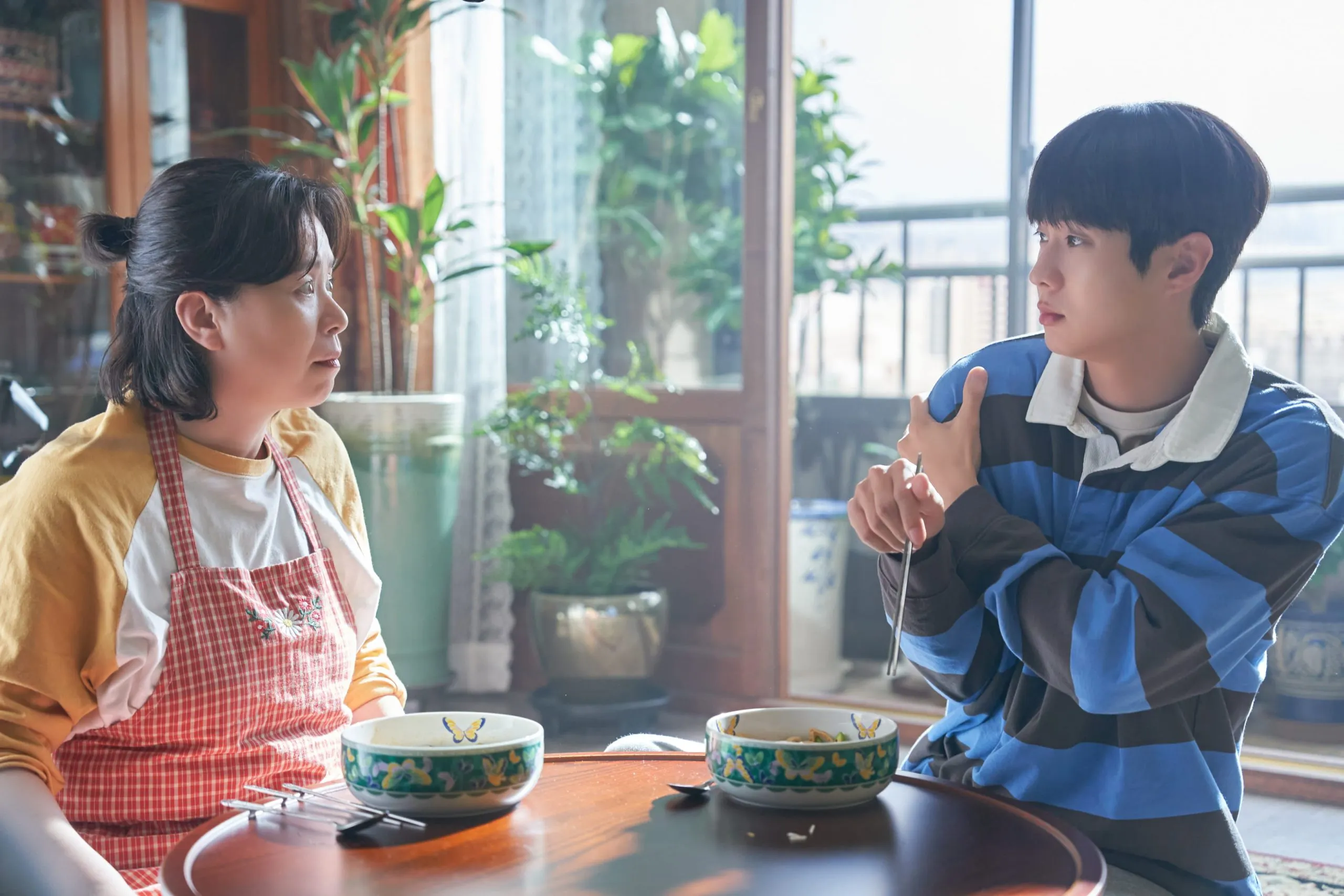 Phim Đếm Ngày Xa Mẹ với sự tham gia của Choi Woo-shik và Jang Hye-jin.