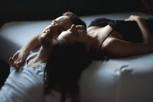 Có những điều không chắc chắn bỗng trở thành cứu cánh, là gia vị làm mới và hâm nóng tình yêu