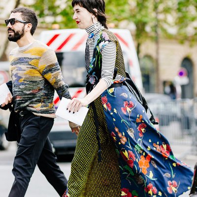 Street style Paris Xuân - Hè 2018: Sắc màu nồng ấm lên ngôi