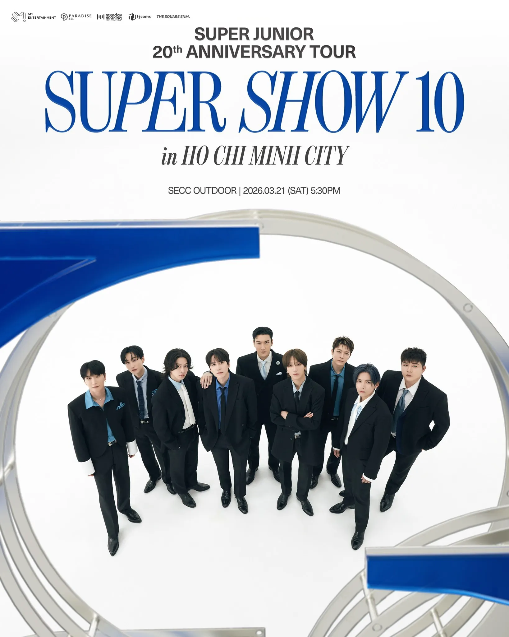 poster chuyến lưu diễn kỷ niệm 20 năm của nhóm nhạc Super Junior tại Thành phố Hồ Chí Minh.
