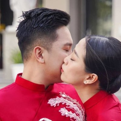 Cô dâu Liêu Hà Trinh búi tóc thấp nhã nhặn sang trọng