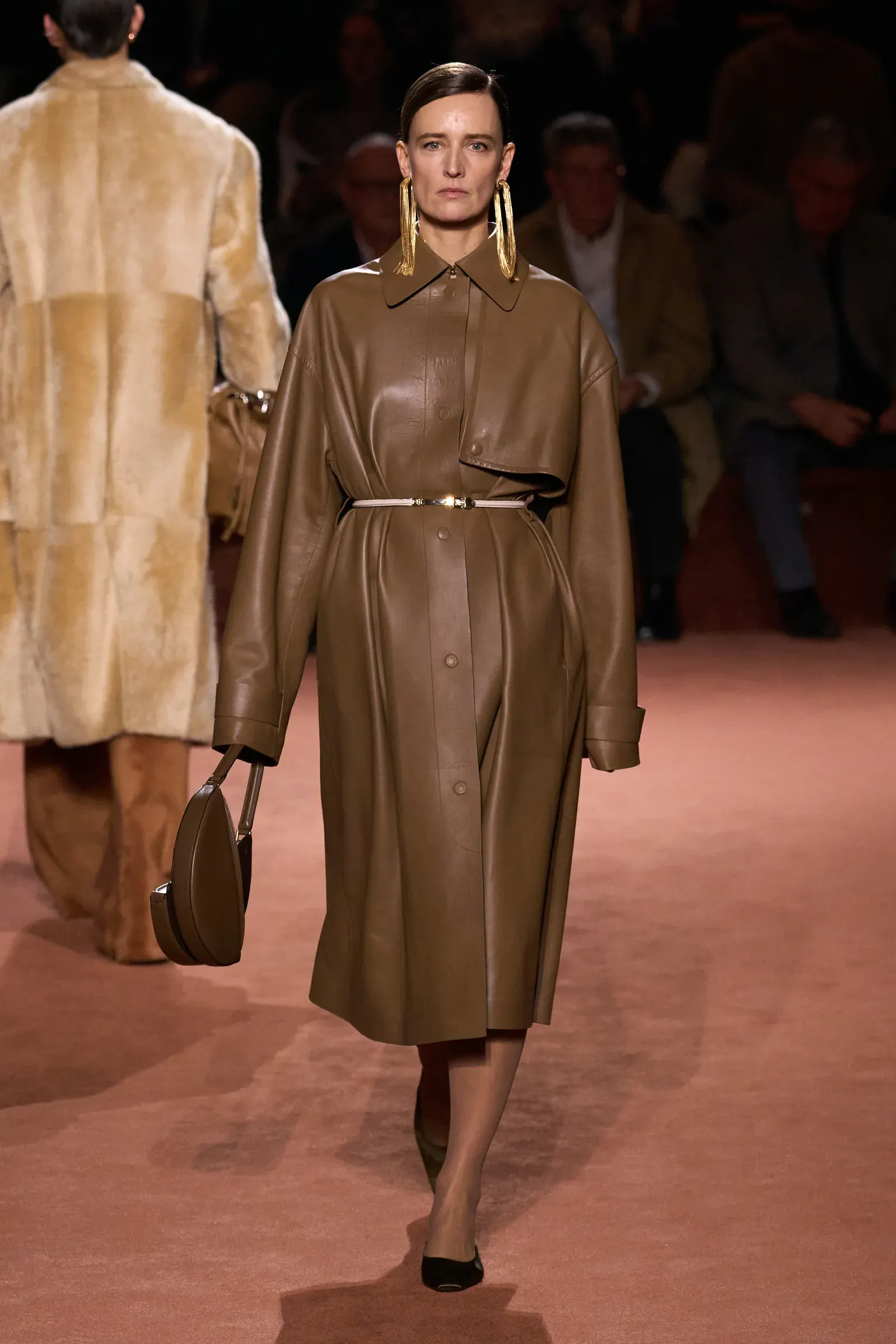 trench coat da BST Thu-Đông 2025