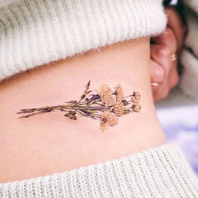 hình xăm eo kín đáo cho nàng công sở