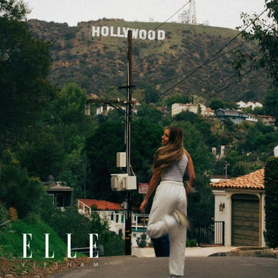 cô gái cung hoàng đạo vui vẻ ở Hollywood