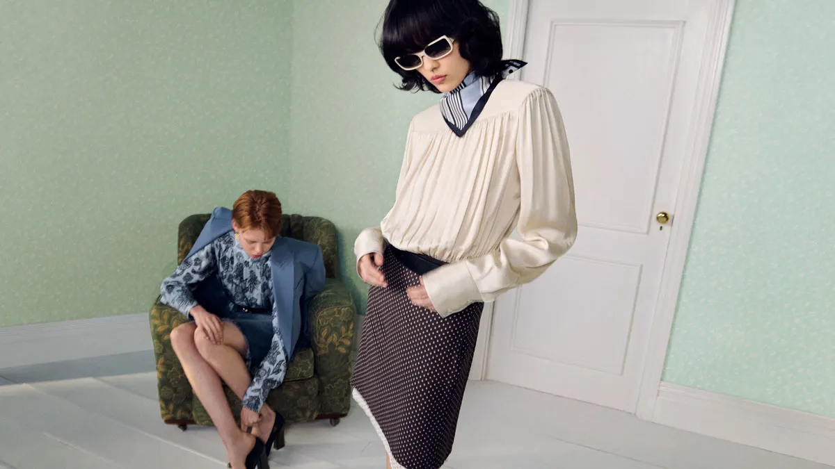 BST Xuân 2026 của Jonathan Saunders nhanh chóng cháy hàng.