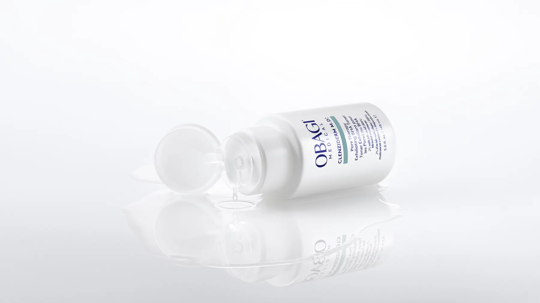 Chai OBAGI Clenziderm M.D. Pore Therapy Exfoliating BHA Toner với thiết kế mới, tinh tế và lớp toner trong suốt lan nhẹ, thể hiện kết cấu mát dịu.