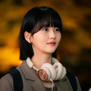 Kim So Hyun với làn da mịn màng trong tạo hình phim Good Boy.
