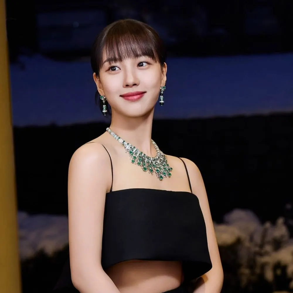 Hình ảnh Go Min Si với trang sức Piaget.