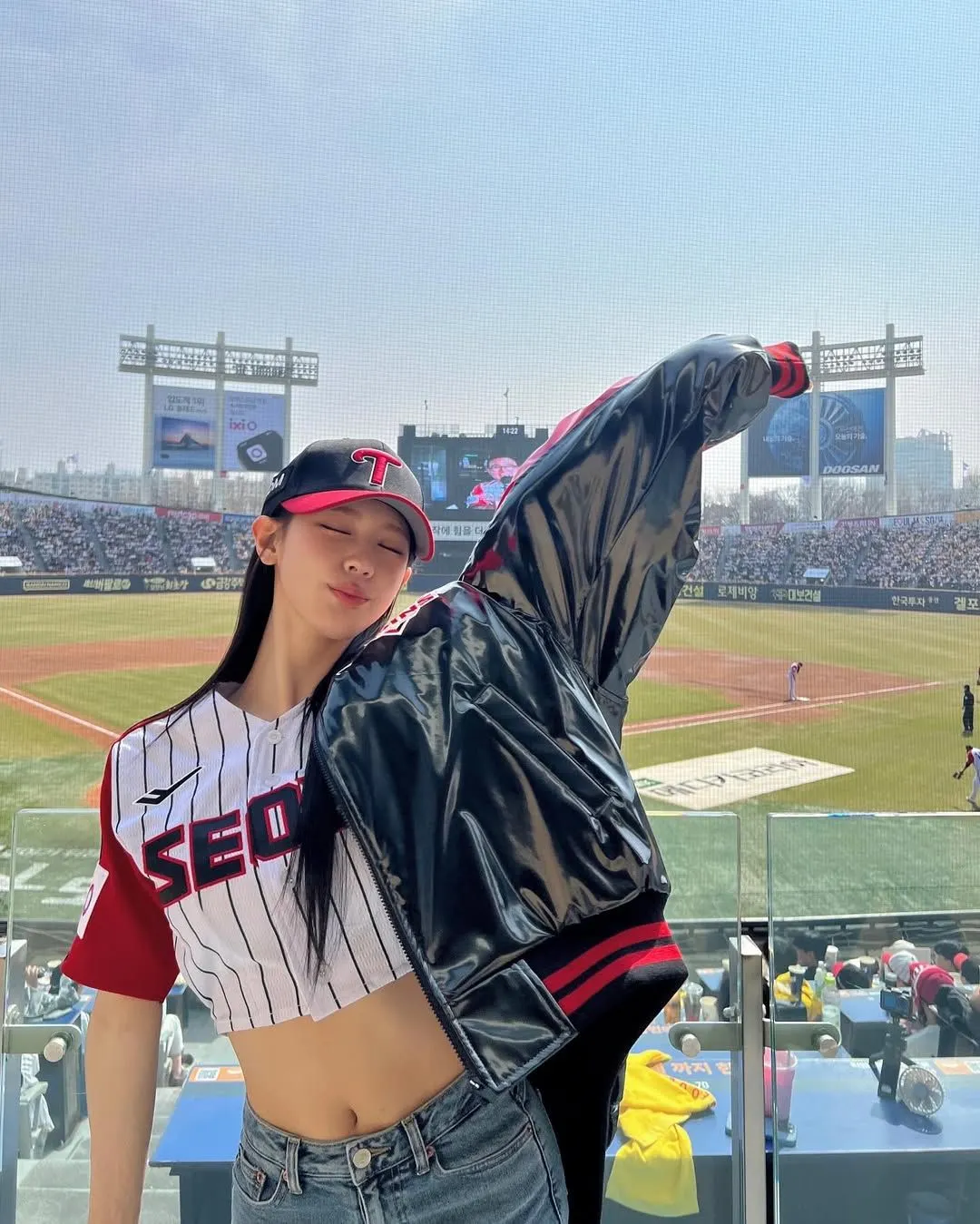 idol kpop diện áo bóng chày