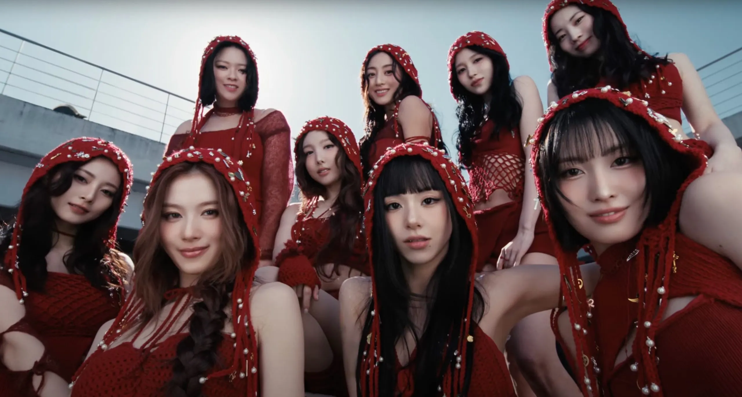TWICE cùng gu thẩm mỹ Y2K trong "This Is For"