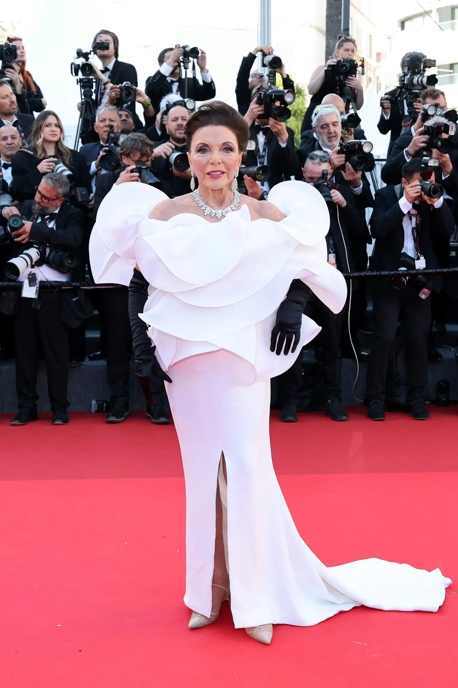 Joan Collins tại Cannes 2026