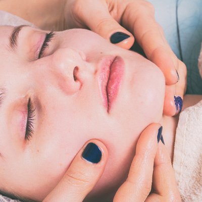 cách massage mặt tại nhà da tươi sáng