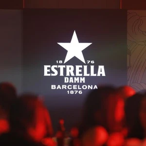 bảng hiệu bia estrella