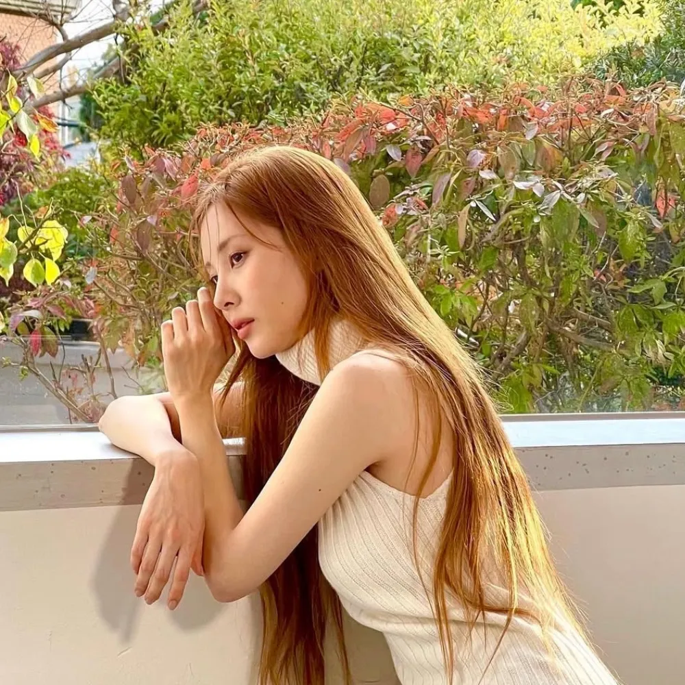 Seohyun (SNSD) tạo kiểu tóc thẳng tự nhiên và nhuộm màu nâu ánh cam