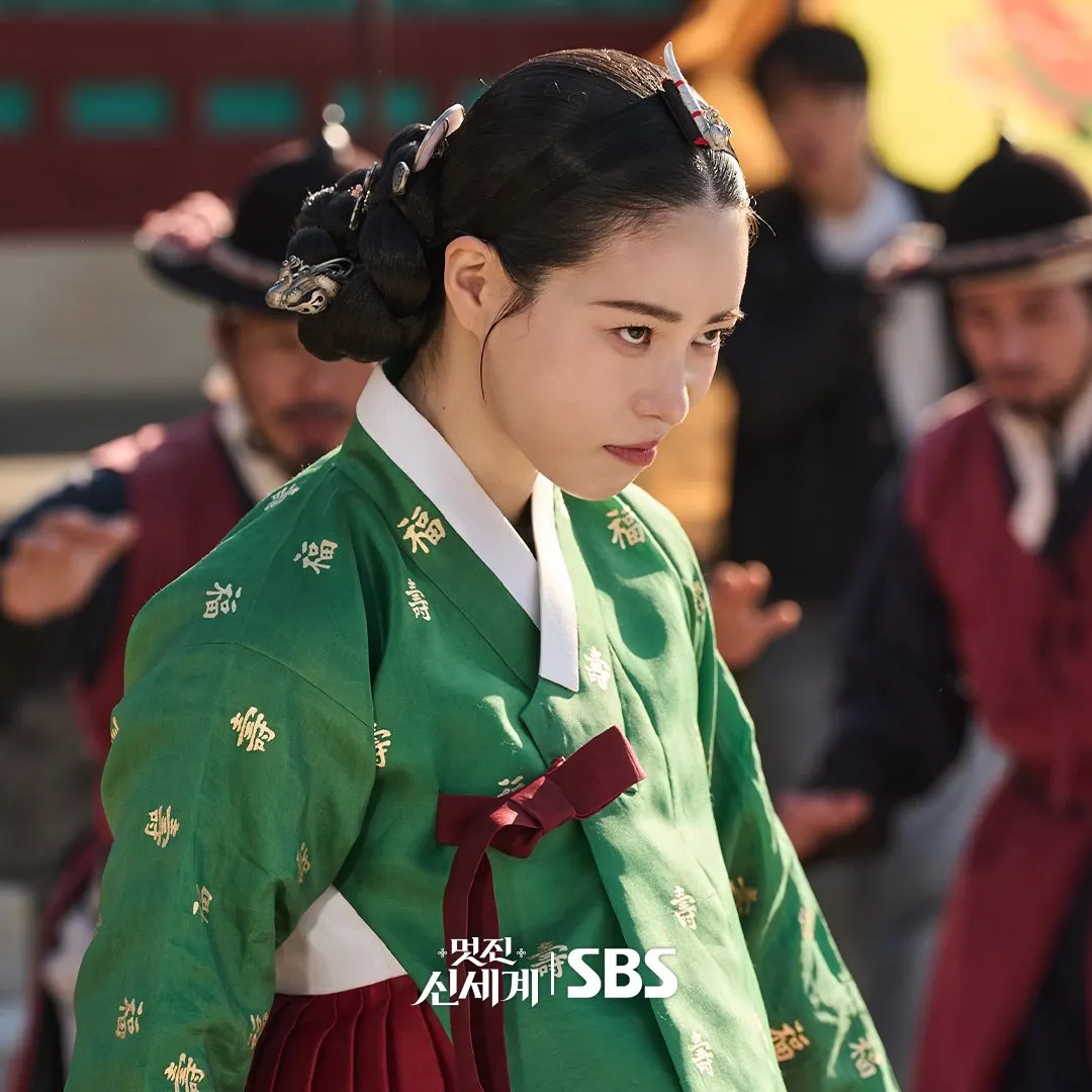Lim Ji Yeon thủ vai ác nữ Kang Dan Sim trong phim my royal nemesis