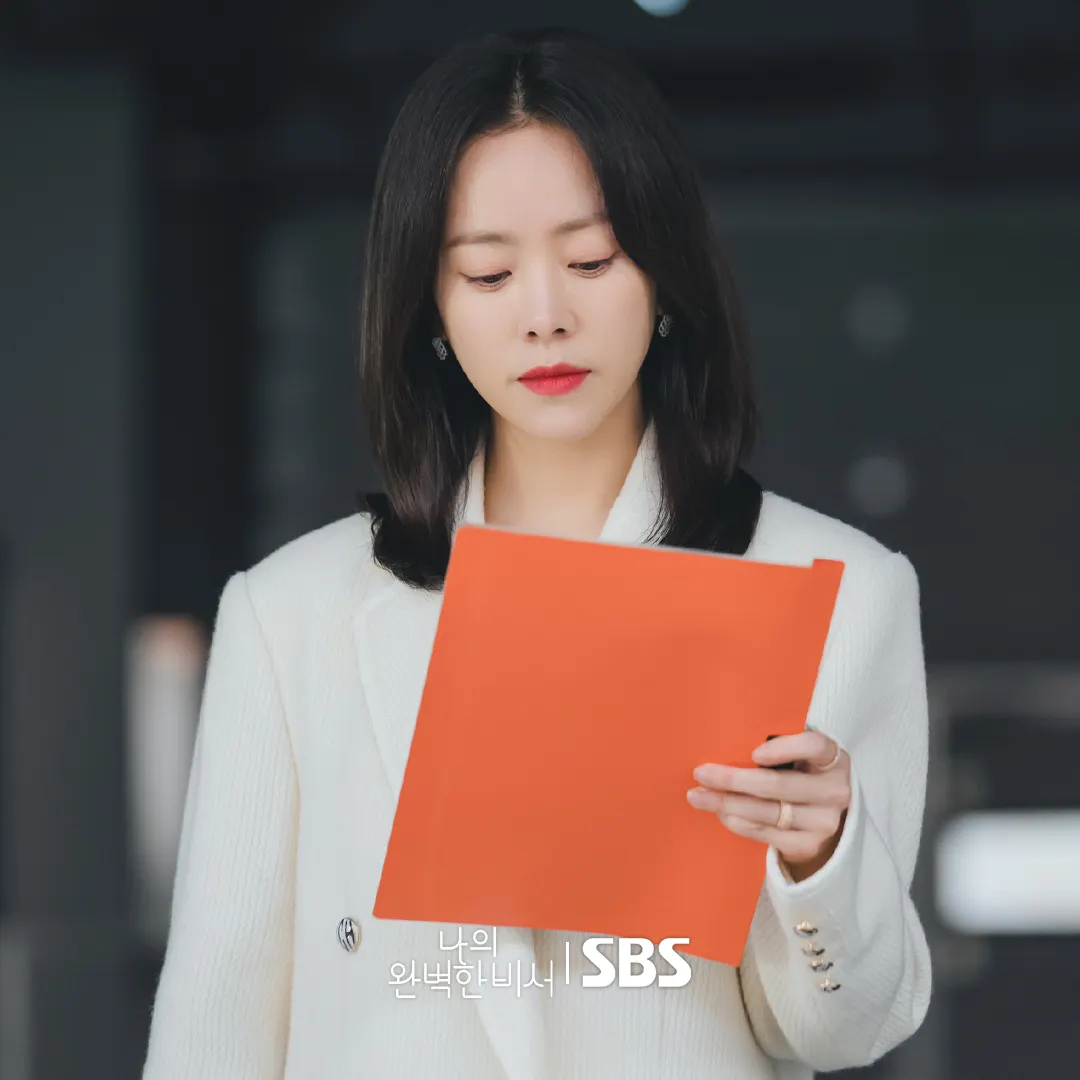 vest trắng nữ chính chàng thư ký hoàn hảo