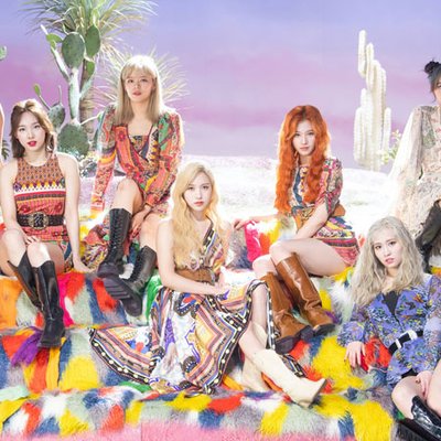 Thời trang của TWICE trong MV More & More