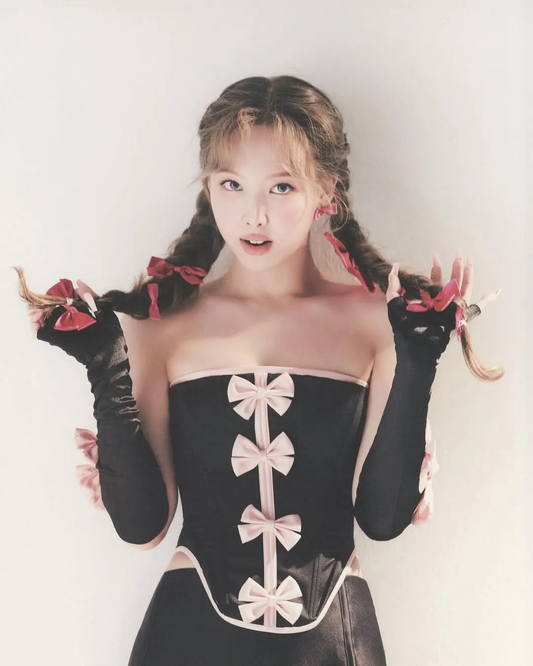 Nayeon diện thiết kế FANCì Club