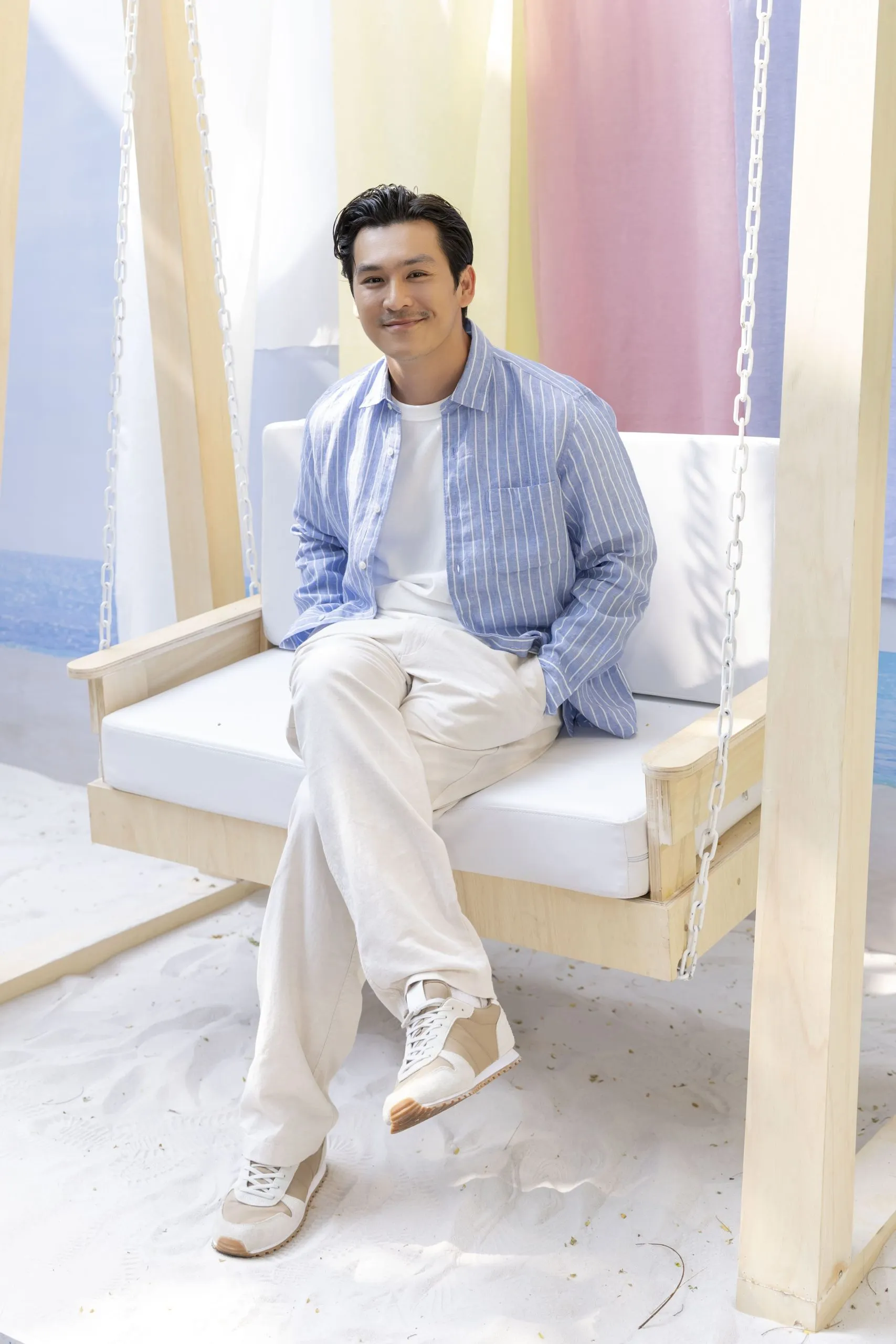 Thiên Minh trong thiết kế Linen thuộc Bộ Sưu Tập UNIQLO Linen Xuân/Hè 2026