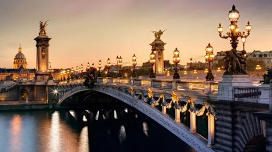 Cầu The Pont Alexandre III tại Pháp