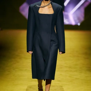 Prada Thu Đông 2022 look 7