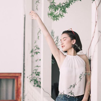 cô gái tập luyện rèn luyện sức khỏe