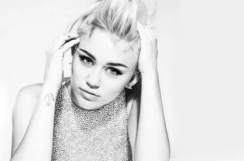 210813ellediemtinmileycyrus