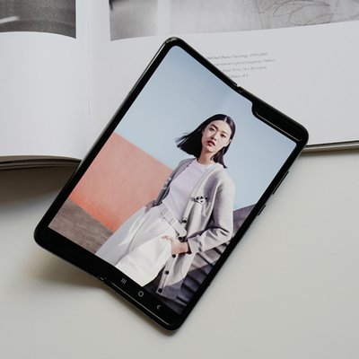 Galaxy Fold Hands điện thoại thông minh