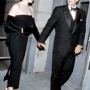 phụ kiện tối giản carolyn kennedy