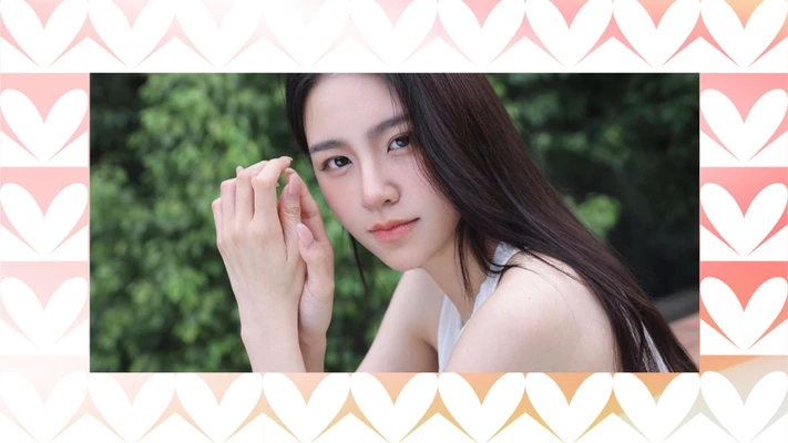 sữa dưỡng thể trắng da - cô gái da trắng nghiêng đầu