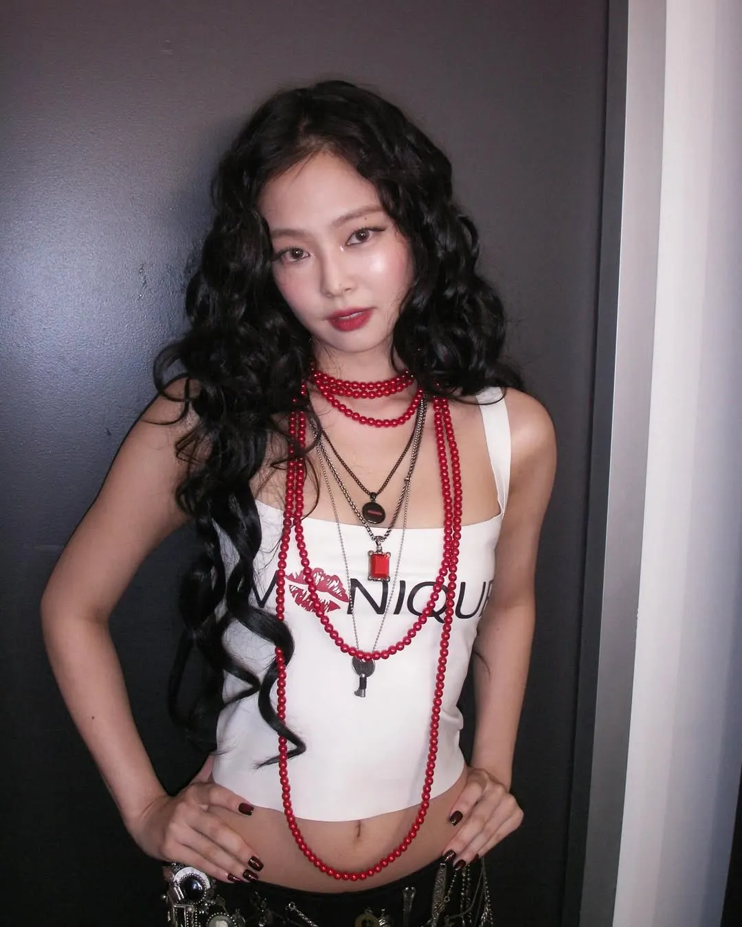 jennierubyjane dây chuyền có mặt 