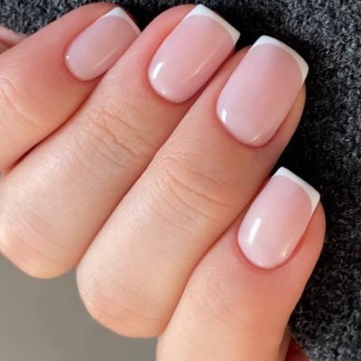 Móng tay Clean Girl Nails đang được yêu thích.