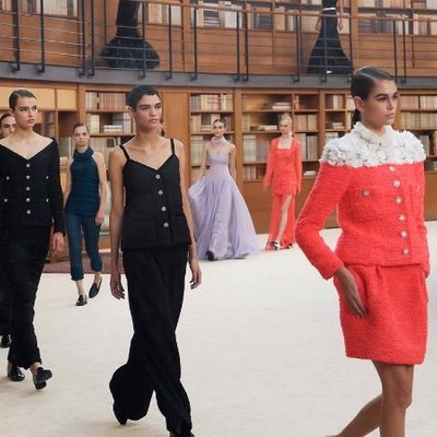 người mẫu kết màn trình diễn chanel haute couture 2019