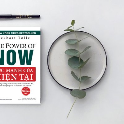 review sách hay Sức mạnh của hiện tại