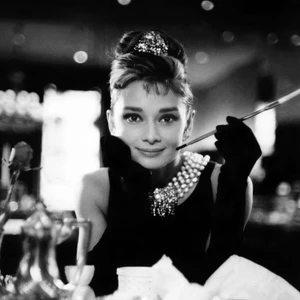 tượng đài thời trang cổ điển