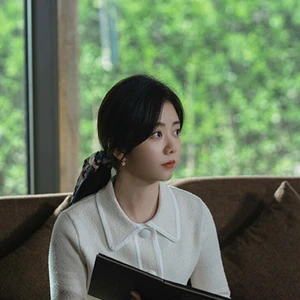 Đàm Tùng Vận biến hoá mái tóc với khăn Turban