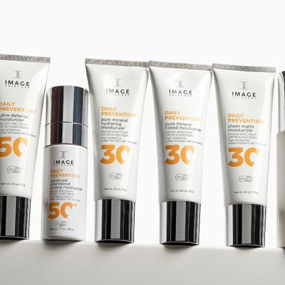IMAGE skincare - tuýp kem chống nắng màu trắng của thương hiệu IMAGE skincare
