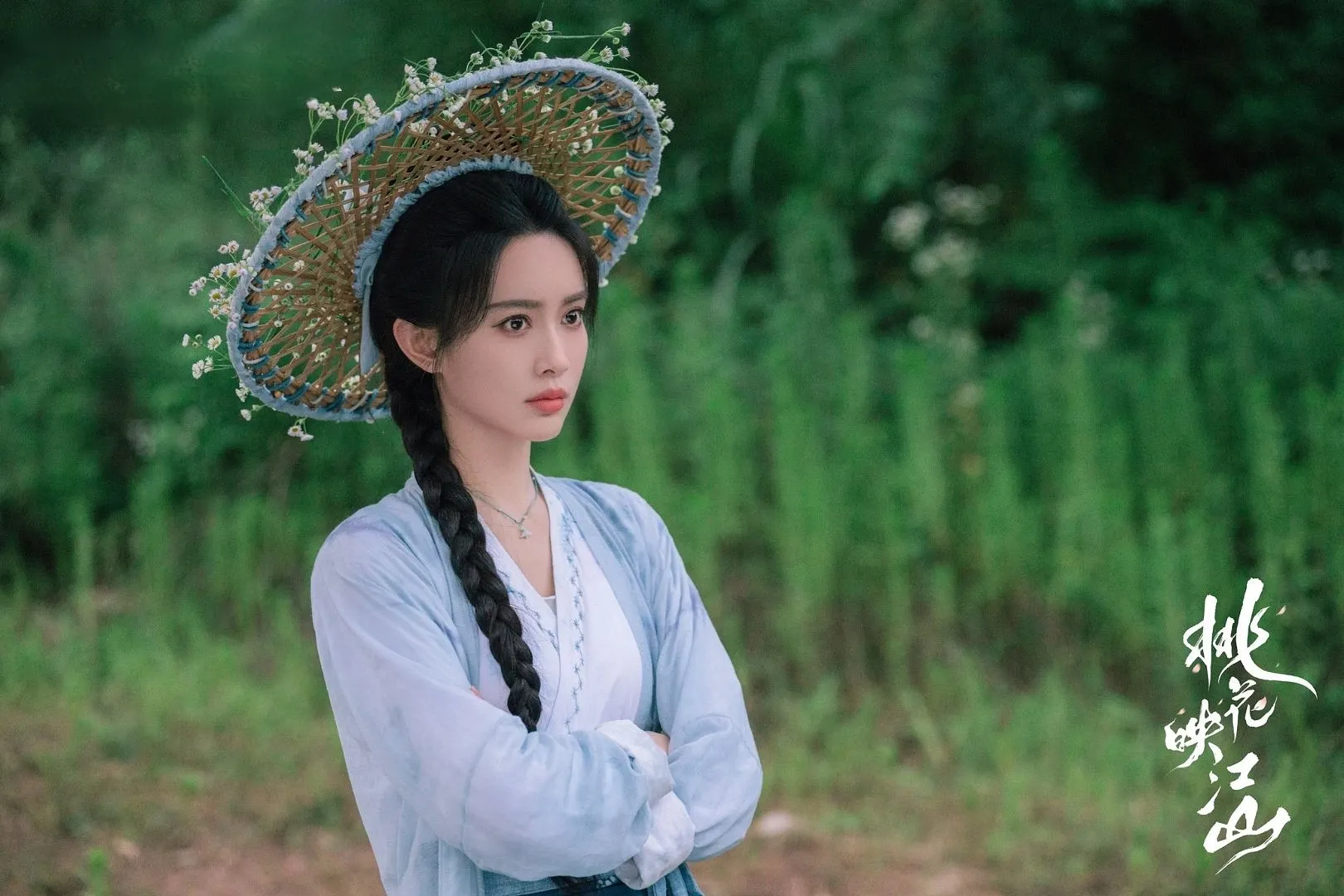 Mạnh Tử Nghĩa cũng nhận về nhiều lời khen ngợi cho sự tiến bộ trong diễn xuất cho vai đào hoa trong đào hoa ánh giang sơn