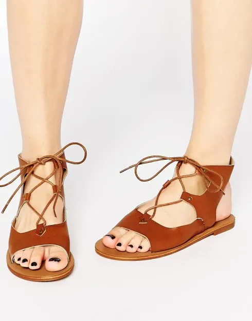 Sandal tone màu trung tính cho mùa Hè 