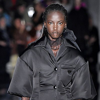 Người mẫu Anok Yai – Người mẫu da màu tiếp bước Naomi Campbell mở màn cho Prada sau 20 năm