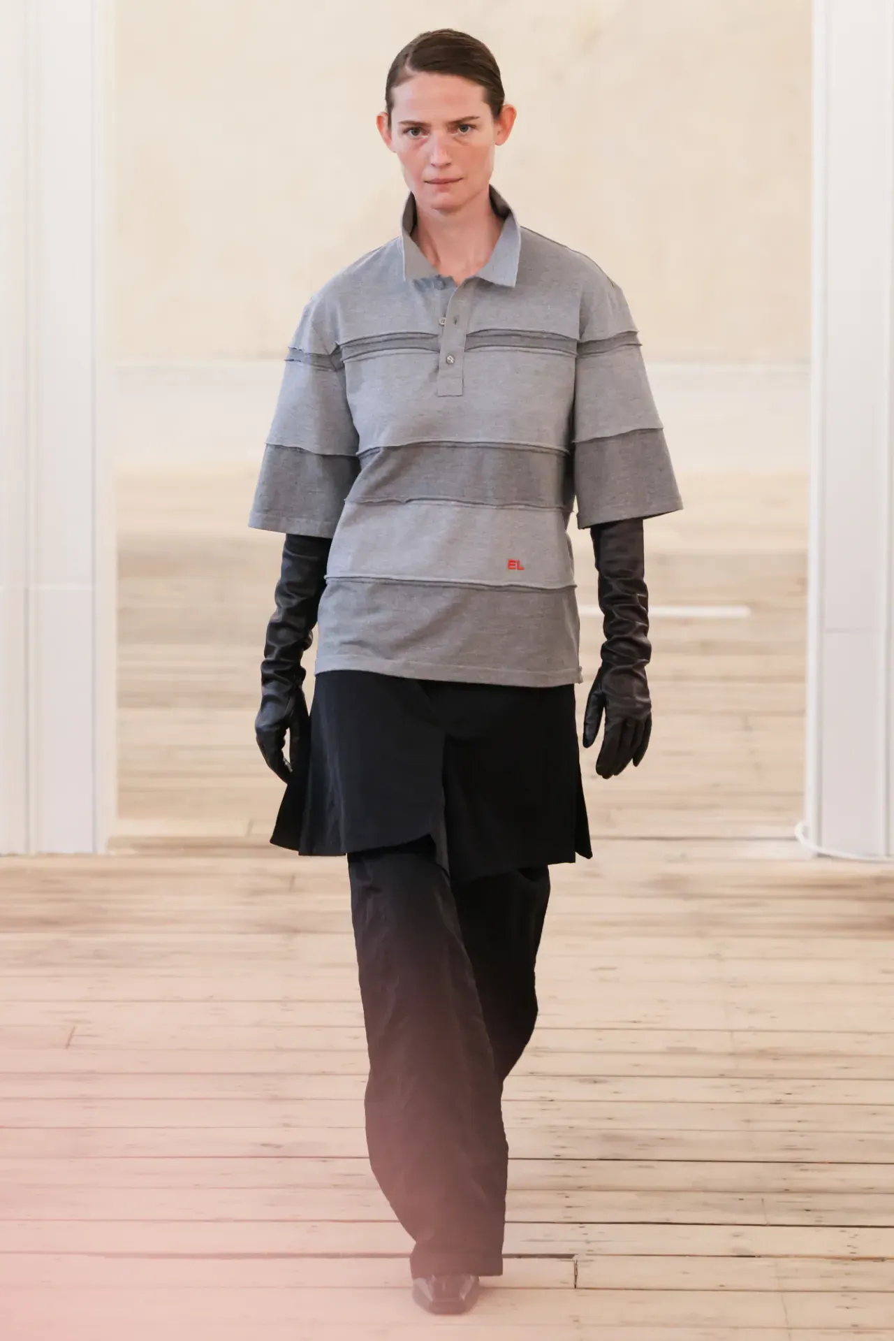 áo polo Eckhaus Latta thu đông 2025
