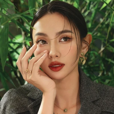 hoa hậu thùy tiên cùng dior