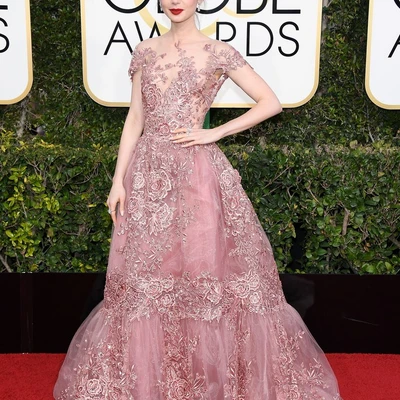 lily collins quả cầu vàng 2017
