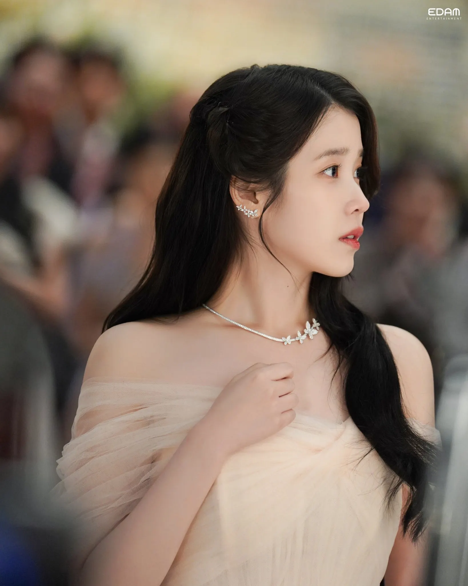 ELLE-PHONG-CACH-THOI-TRANG-IU-PERFECT-CROWN-PHIM00016