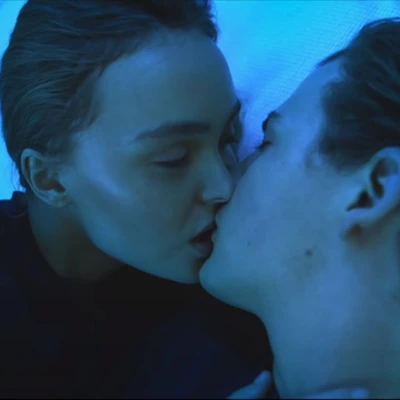 con gái Johny Depp và cảnh quay tình cảm trong phim mới bản năng hoang dại