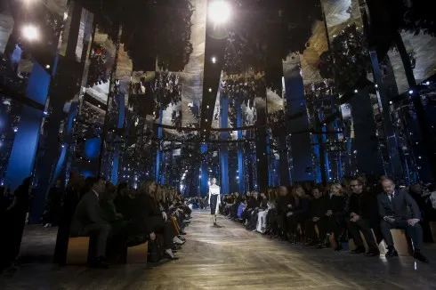 Sân khấu của Dior tại Paris Couture Week