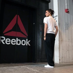 Victoria Beckham hợp tác cùng nhãn hàng thể thao nổi tiếng