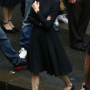 Phong cách thời trang tuổi 40 của Angelina Jolie - ellevn