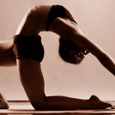 Bikram Yoga - Loại hình yoga giảm cân và thải độc cơ thể được nhiều sao quốc tế ưa chuộng